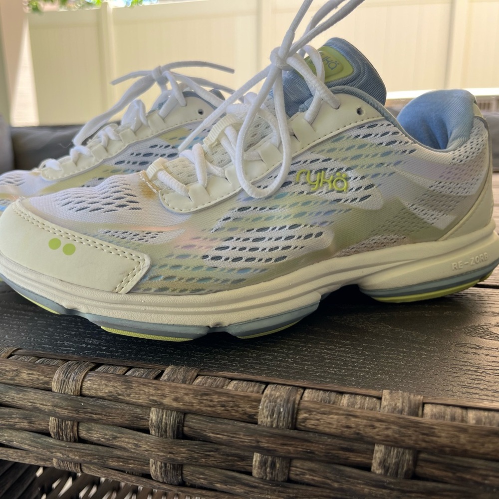 Size Woman’s 7.5 Ryka shoes
